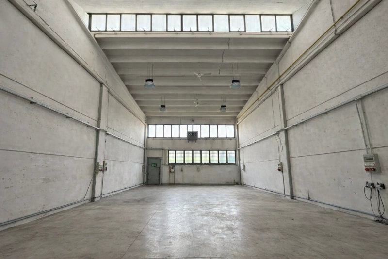 Benson Academy Bologna prima della ristrutturazione, capannone grezzo